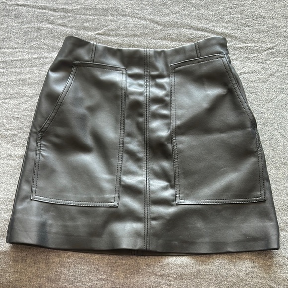 H&M Faux Leather Mini Skirt Black - Picture 1 of 4